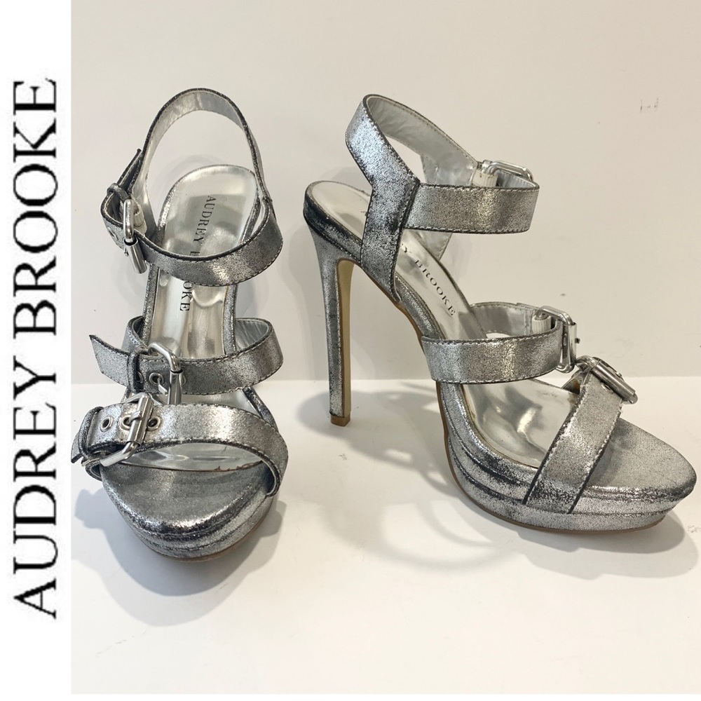 Audrey Brooke Silver Metallic 3 Strap Sandal Heels Size 5.5